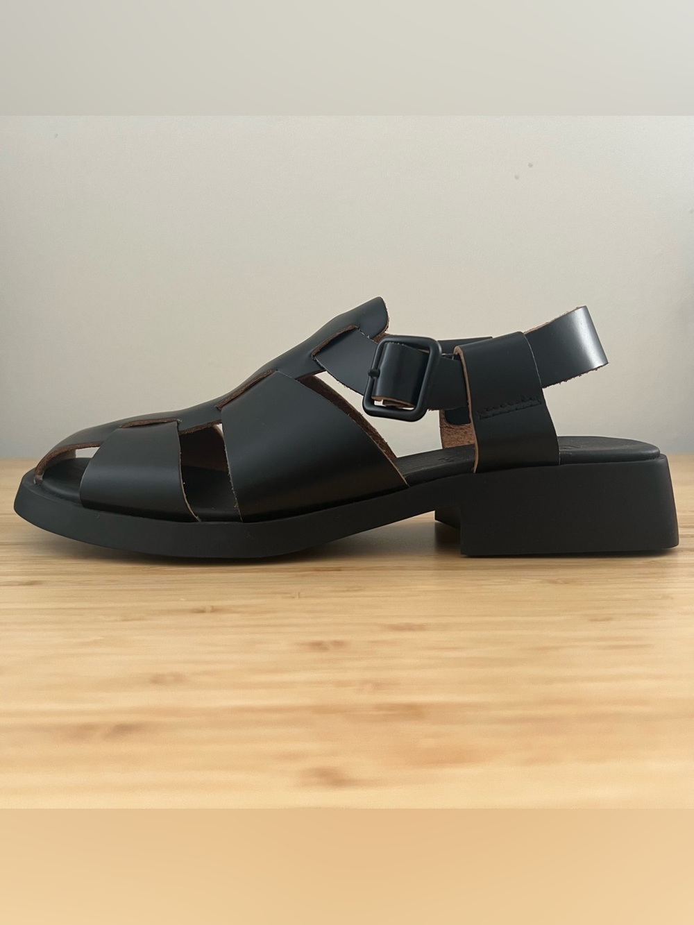 Camper ‘Dana’ Black Leather Buckle Unisex Sandals - EU 36/US 5.5-6 - Picture 6 of 7